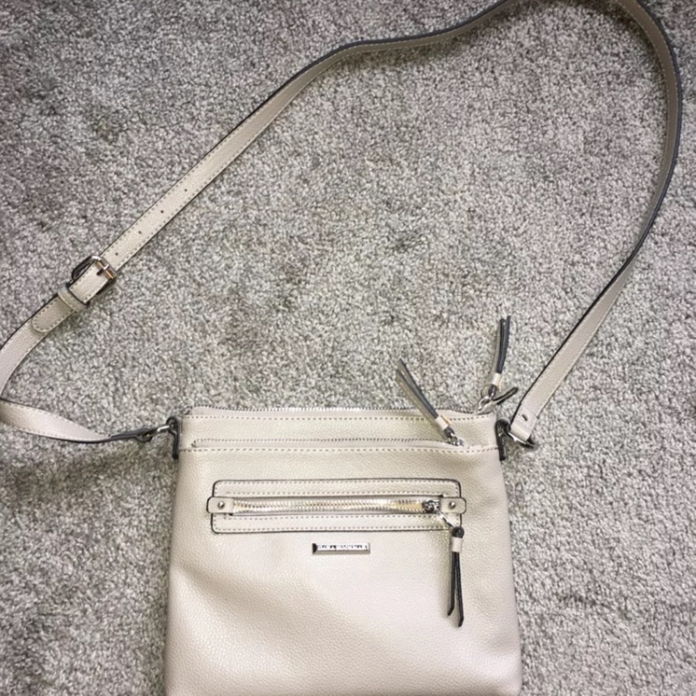 grey purse & rose gold sunglasses